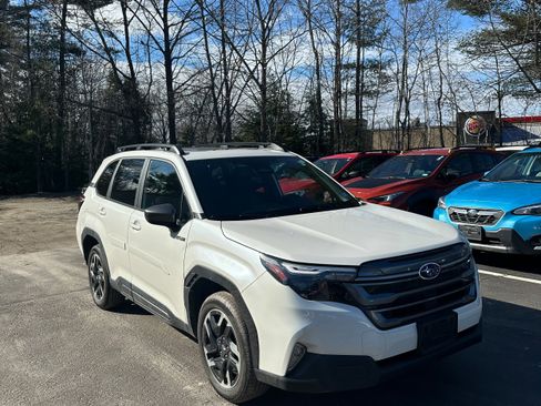 Used 2025 Subaru Forester Premium image 3