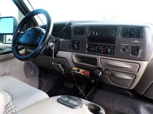 Used 1999 Ford F250 Lariat image 19