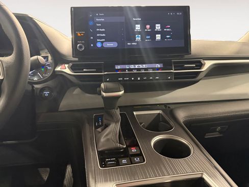 Used 2025 Toyota Sienna XLE w/ XLE Plus Package image 12