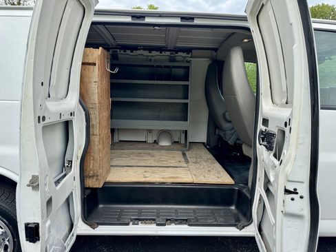 Used 2014 Chevrolet Express 2500 RWD image 23