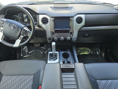 Used 2020 Toyota Tundra SR5 w/ SR5 Convenience Package AWD/4WD image 9