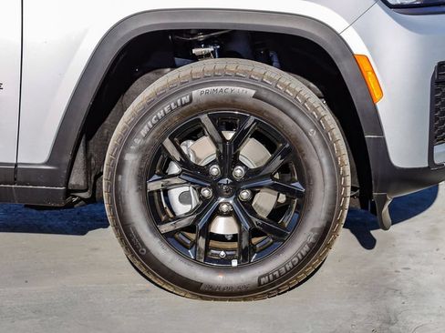 New 2026 Jeep Grand Cherokee Altitude RWD image 11