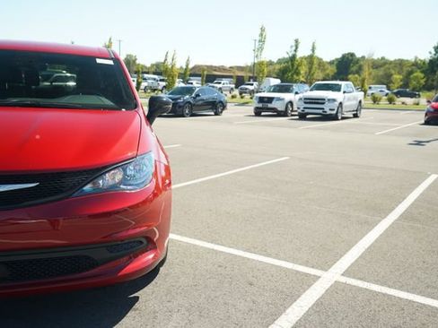 New 2026 Chrysler Voyager LX image 36