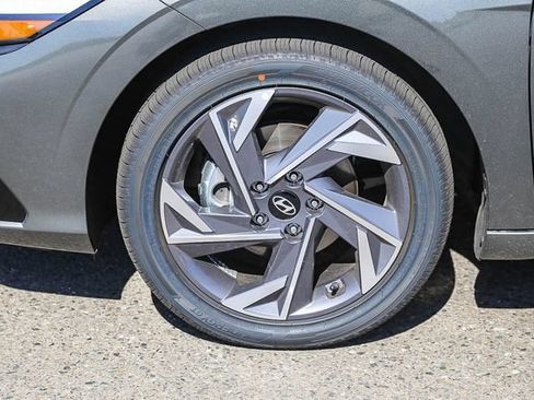 New 2026 Hyundai Elantra Limited FWD image 11