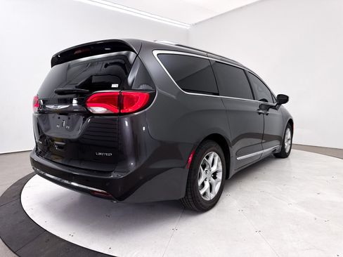 Used 2019 Chrysler Pacifica Limited FWD image 15