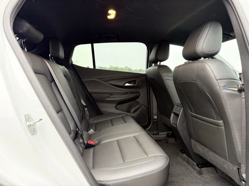 Used 2025 Buick Envista Sport Touring w/ Convenience II Package FWD image 22
