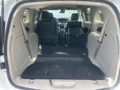 Used 2024 Chrysler Pacifica Limited FWD image 15