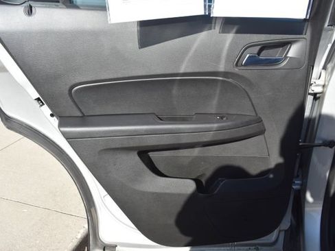 Used 2017 Chevrolet Equinox LS FWD image 28