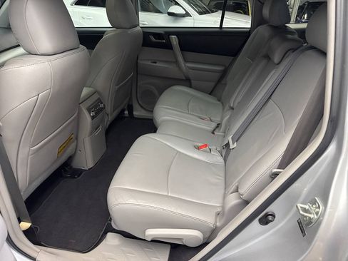 Used 2012 Toyota Highlander SE w/ Tow Pkg AWD/4WD image 29