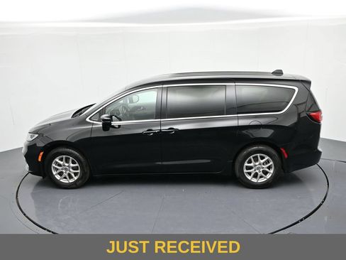 Used 2024 Chrysler Pacifica Touring-L FWD image 20