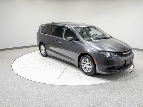 Used 2022 Chrysler Voyager LX FWD image 29