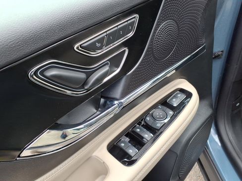 Used 2026 Lincoln Corsair Premiere w/ Rear Removable Package Tray image 14