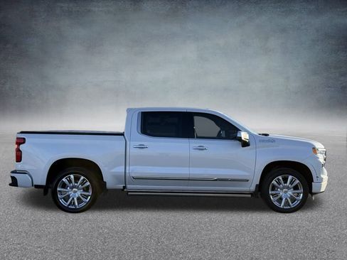 Certified 2023 Chevrolet Silverado 1500 High Country w/ High Country Premium Package AWD/4WD image 3