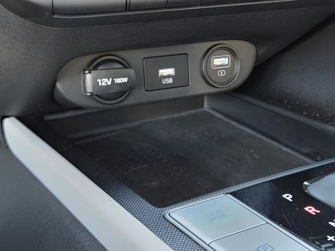 Used 2023 Hyundai Elantra Limited image 8