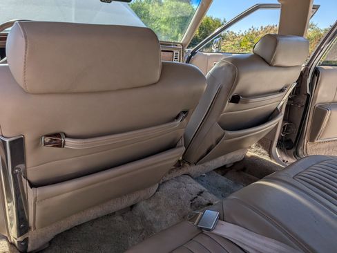 Used 1990 Cadillac Brougham image 89