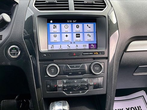 Used 2018 Ford Explorer XLT w/ Equipment Group 202A FWD image 32