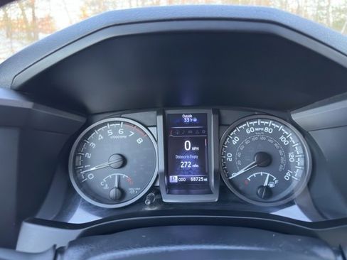 Used 2019 Toyota Tacoma TRD Sport image 15