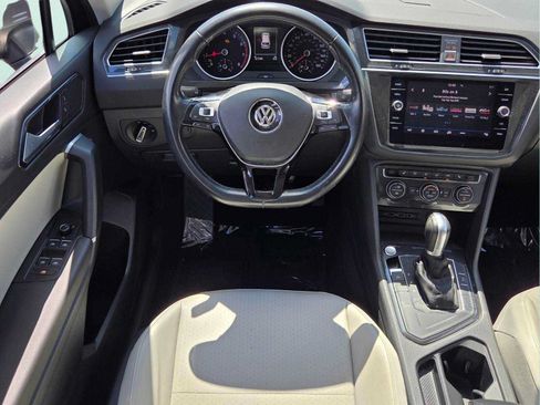 Used 2018 Volkswagen Tiguan SE FWD image 12