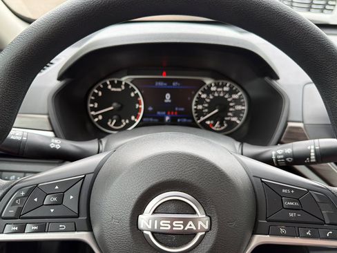 Used 2024 Nissan Altima 2.5 SV FWD image 22