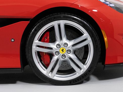 Used 2020 Ferrari Portofino image 19