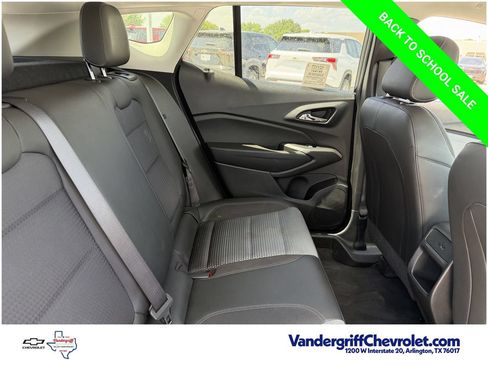 Used 2025 Chevrolet Trax LT w/ LT Convenience Package FWD image 25