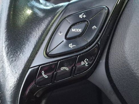 Used 2021 Toyota C-HR XLE FWD image 15