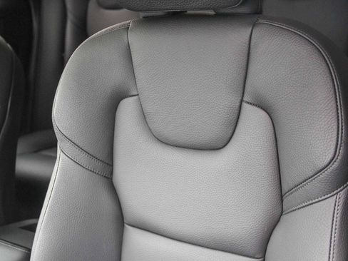 Used 2025 Volvo XC60 B5 Plus image 27