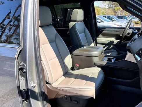 Used 2021 GMC Yukon SLT w/ SLT Premium Package image 9