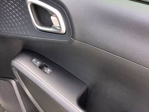 Used 2021 Kia Soul S image 24