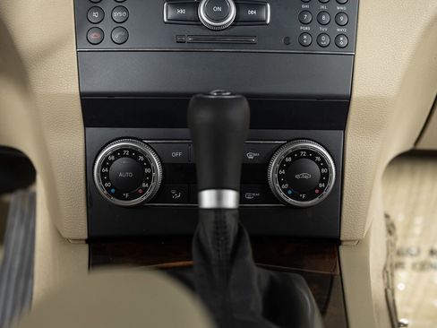 Used 2010 Mercedes-Benz GLK 350 2WD image 39