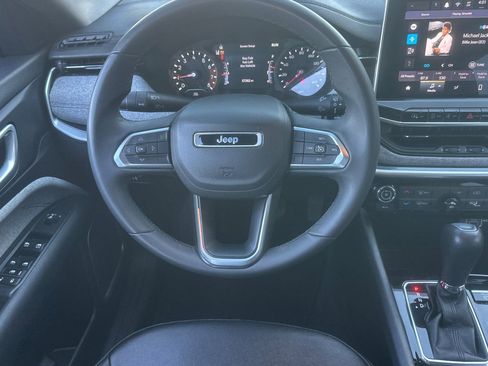 Used 2024 Jeep Compass Latitude image 17