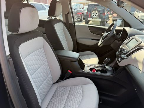 Used 2019 Chevrolet Equinox LS FWD image 29