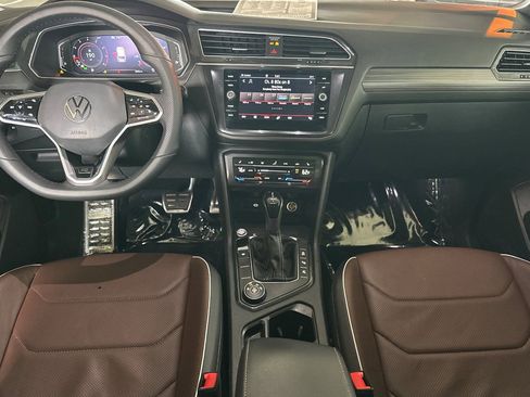 Used 2022 Volkswagen Tiguan SEL R-Line AWD/4WD image 16