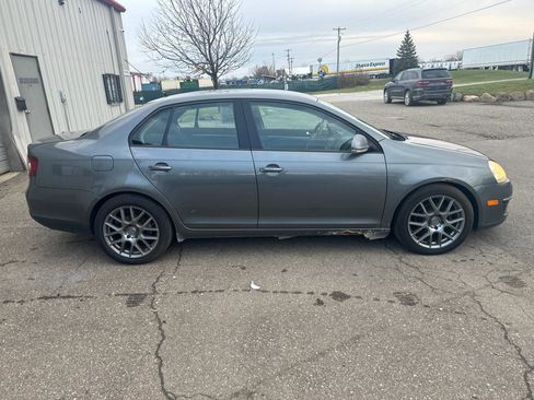 Used 2009 Volkswagen Jetta S FWD image 4