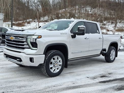 Used 2024 Chevrolet Silverado 2500 High Country w/ High Country Premium Package image 3