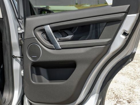 Used 2020 Land Rover Discovery Sport SE image 49