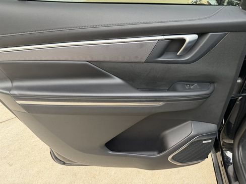 Used 2025 Buick Enclave Sport Touring image 23