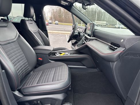 Used 2025 Ford Explorer ST-Line w/ ST-Line Street Pack image 36