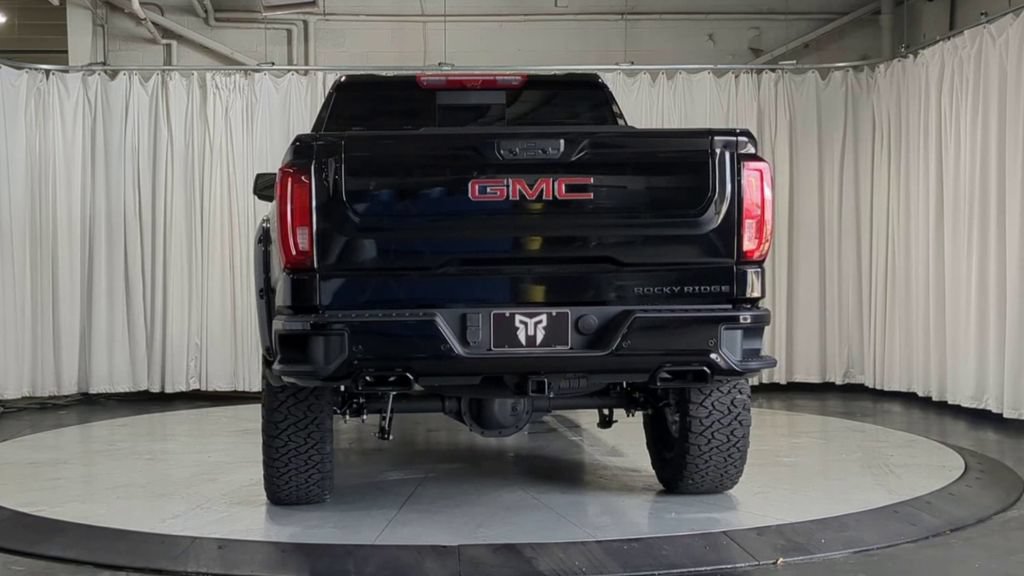 New 2026 GMC Sierra 1500 AT4 w/ AT4 Premium Package AWD/4WD image 9