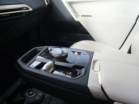 Used 2023 BMW iX xDrive50 w/ Sport Package AWD/4WD image 23