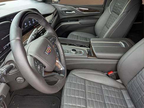 Used 2024 Cadillac Escalade Sport Platinum w/ LPO, ONYX Package image 11