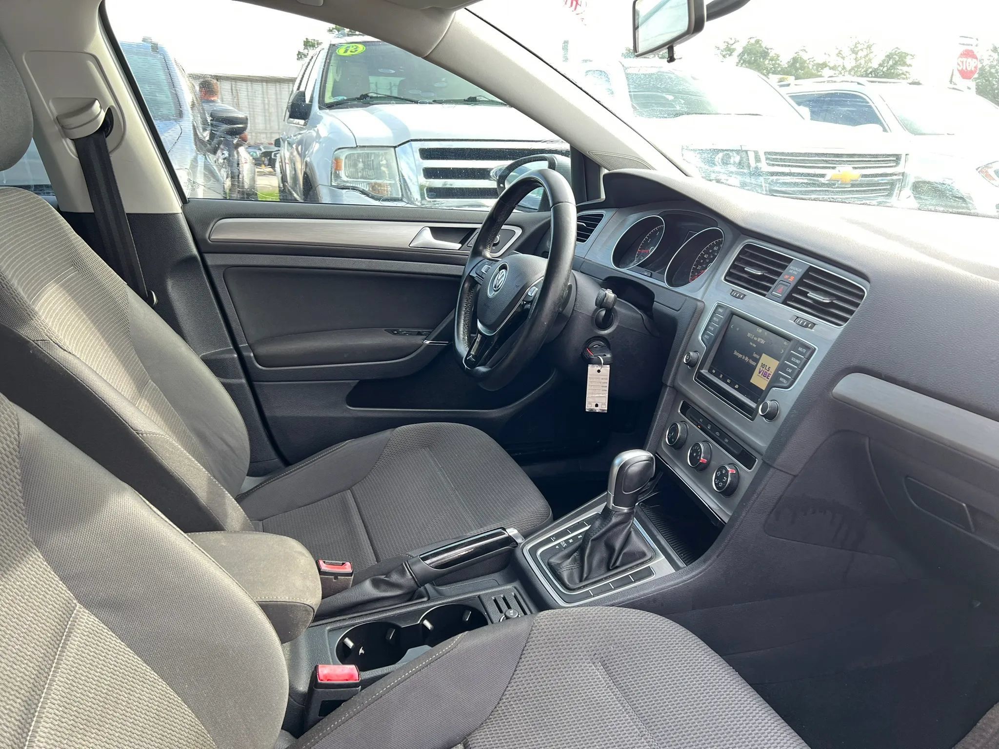 Used 2017 Volkswagen Golf S FWD image 18