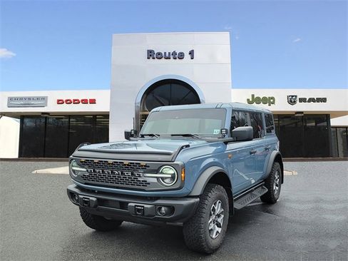 Used 2025 Ford Bronco Badlands image 4