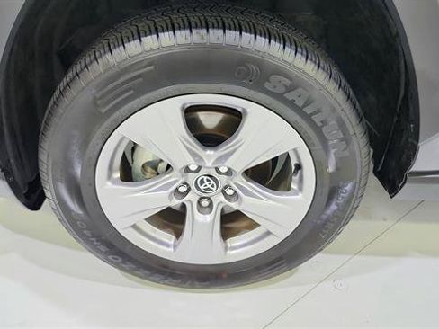Used 2025 Toyota RAV4 LE AWD/4WD image 33