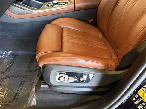 Used 2023 BMW X7 xDrive40i w/ M Sport Package image 3