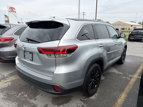 Certified 2019 Toyota Highlander SE AWD/4WD image 7