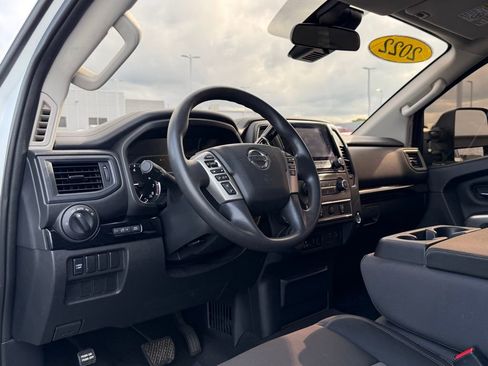 Used 2022 Nissan Titan SV AWD/4WD image 11