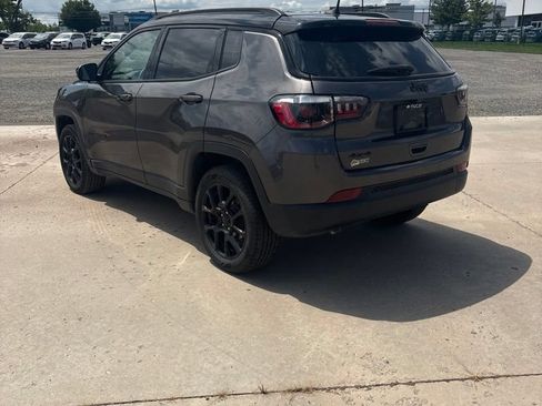 Used 2023 Jeep Compass Latitude AWD/4WD image 4