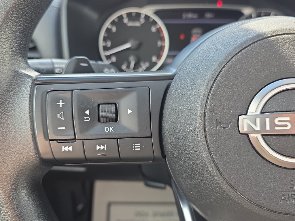 Used 2024 Nissan Rogue S AWD/4WD image 16