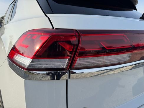 Used 2024 Volkswagen Atlas Cross Sport SE image 13